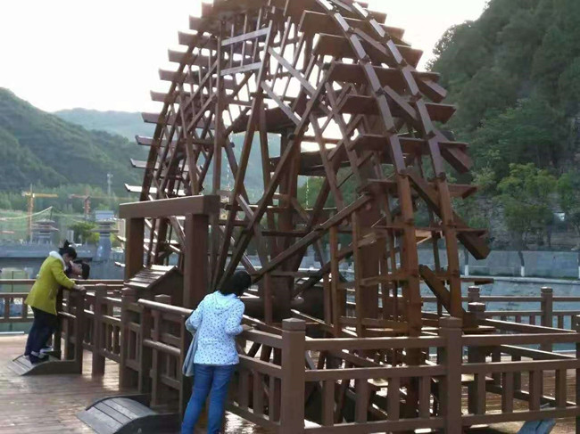 四川防腐木水車安裝